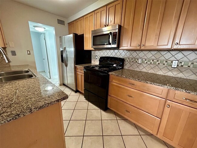 Building Photo - 5850 Cypress Gardens Blvd