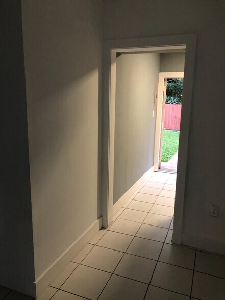 Building Photo - 330 Mendoza Ave