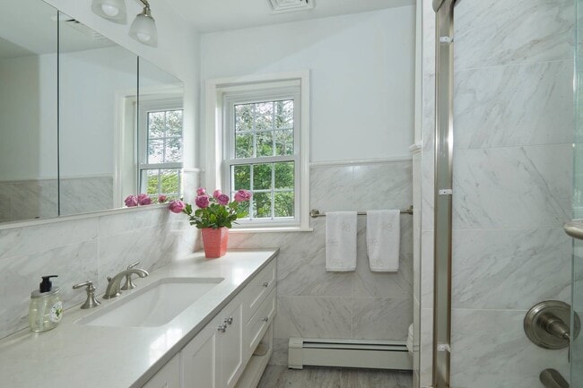 Building Photo - 53 Far Pond Rd