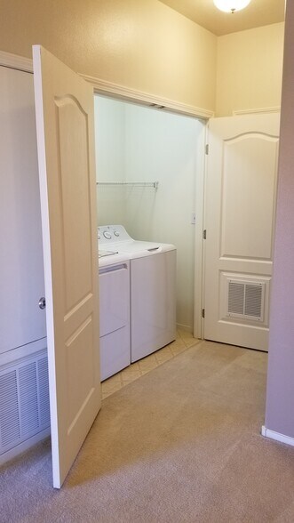 Laundry Room - 724 Hardy Way