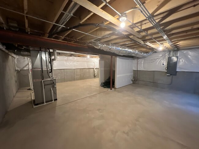 Building Photo - 7615 Violet Ln