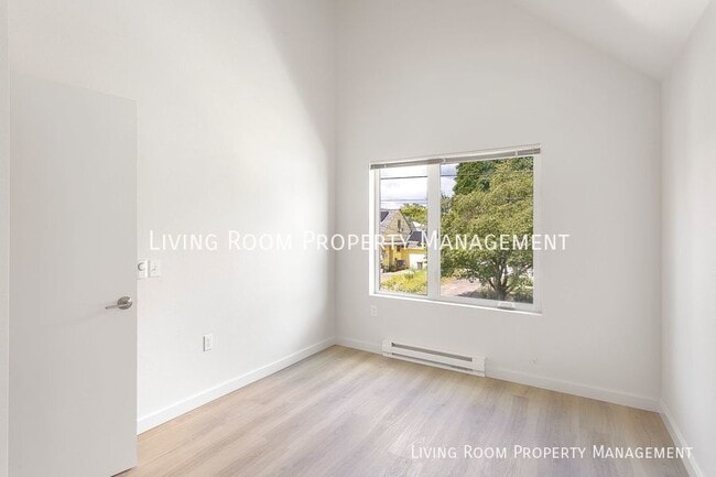 Building Photo - Brand New Modern 6BR Row House Townhome