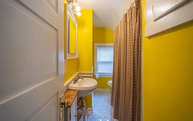 Building Photo - 180 Bellevue Ave