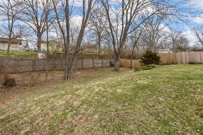 Building Photo - 215 Shadyoak Dr