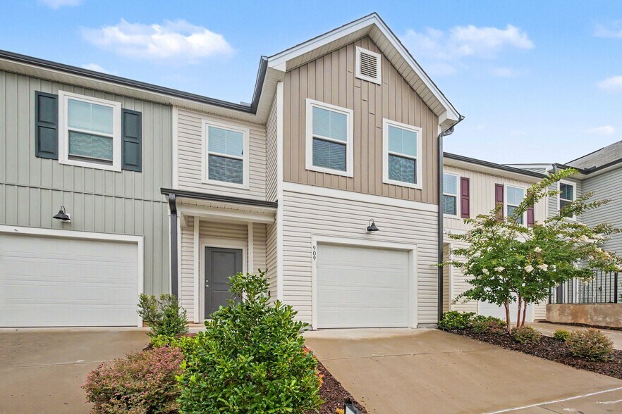 Building Photo - 909 Falls Grove Trl