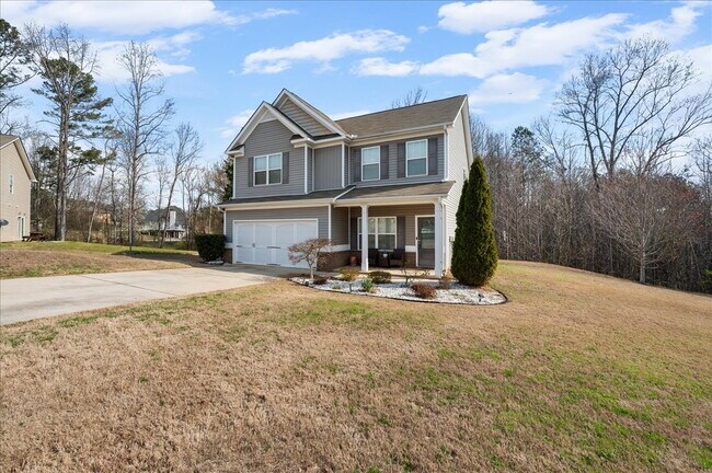 Building Photo - Furnished or Unfurnished spacious two story traditional conveniently located and ready now!