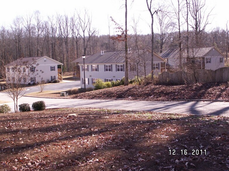 Building Photo - 7402 Courtyard Dr