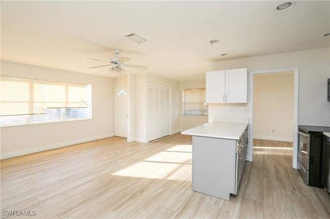 Building Photo - 520 97th Ave N