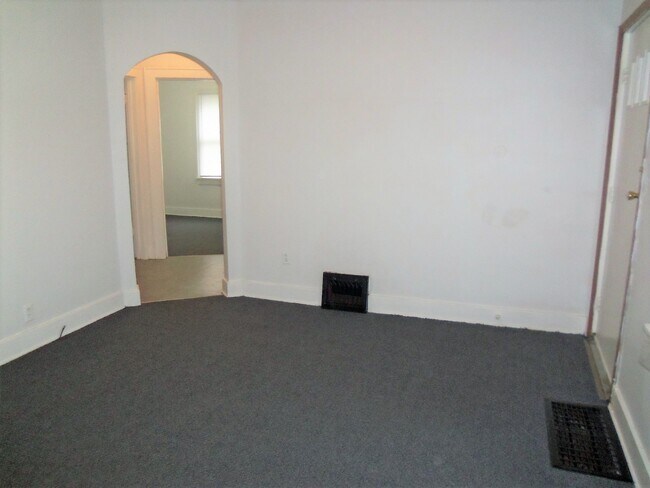 living room - 429 Kern St