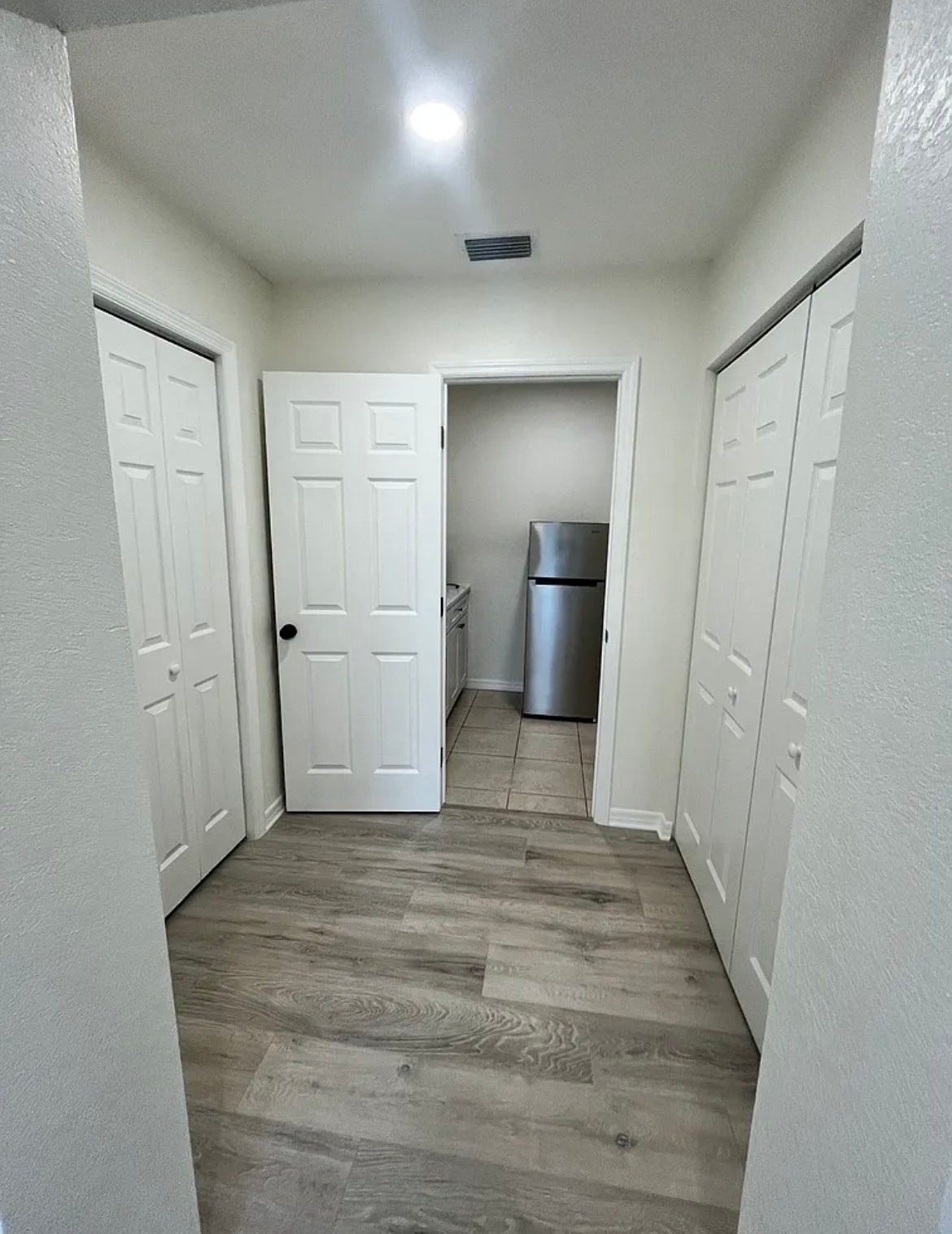 B 1/1 350 sqft - 3320 W Kathleen St