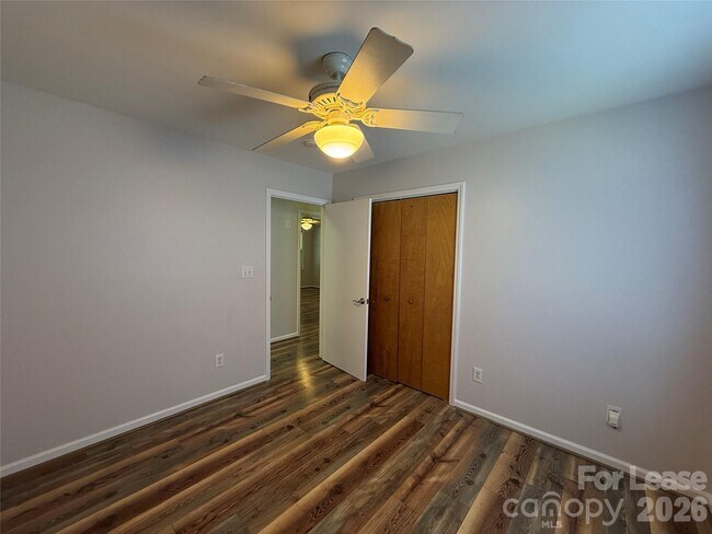 Building Photo - 336 Valley Glen Ct NW