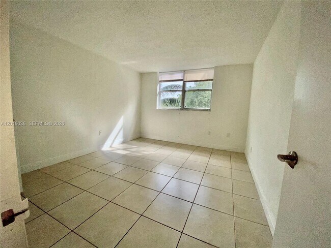 Building Photo - 1805 Sans Souci Blvd