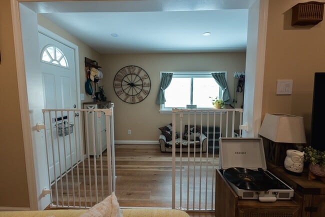 Building Photo - Remodeled 2BR House