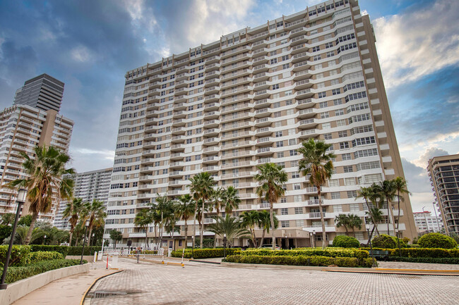 Building Photo - 1985 S Ocean Dr