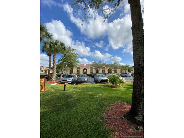 Building Photo - 7610 Westwood Dr