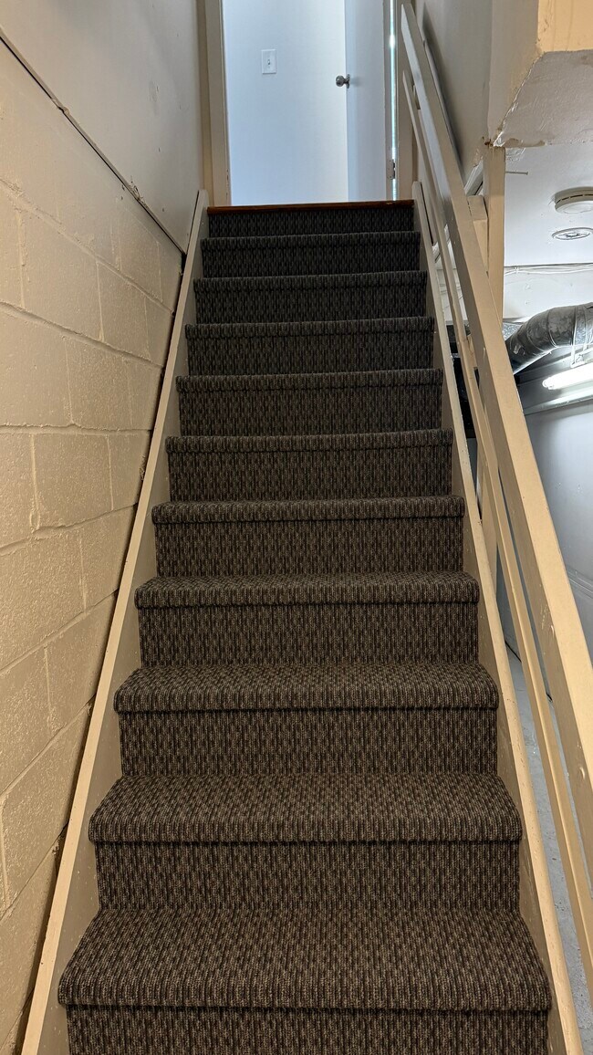 Building Photo - 484 Main St