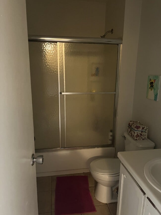 Building Photo - Spacious 3 Bdrm/2.5 Bath End Unit Townhome with Community Pool!!!