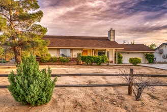 Building Photo - 57731 San Tropeze Dr