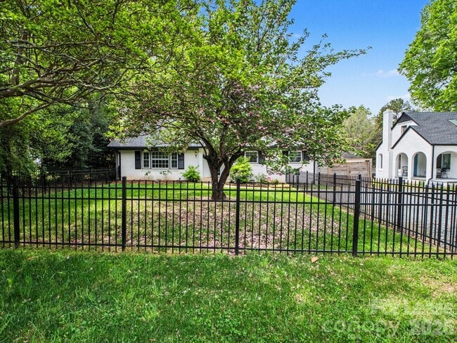 Building Photo - 782 Union St S