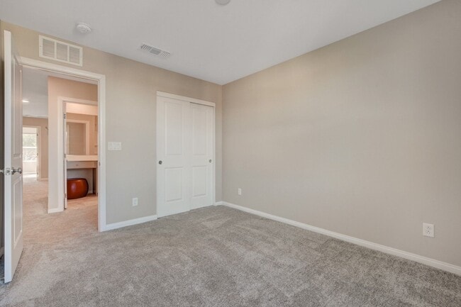 Building Photo - Gorgeous 4 Bedroom, 2 Story Home in SW/Mou...