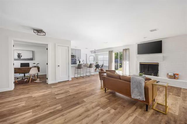 Building Photo - 3170 Golfing Green Dr