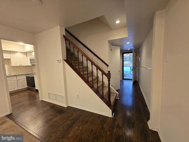 Building Photo - 1005 Worthington Dr