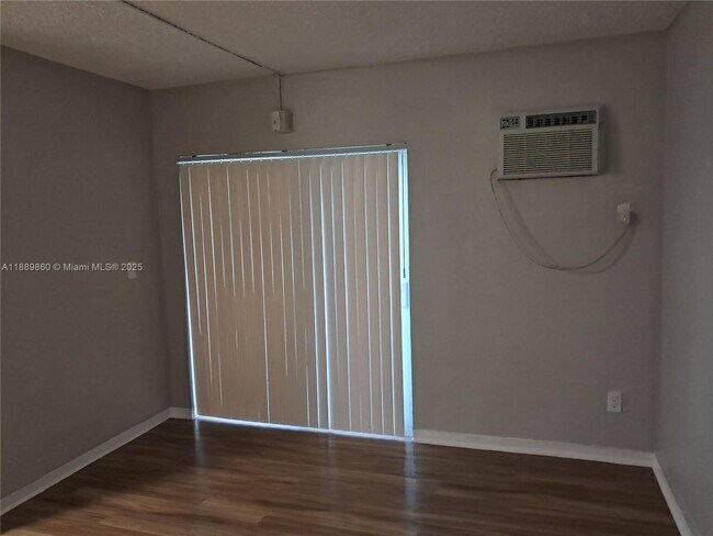 Building Photo - 13025 Emerald Dr