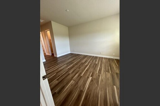 Building Photo - 307 W Redsox Path