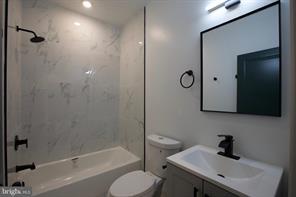 Building Photo - 1224 W Silver St