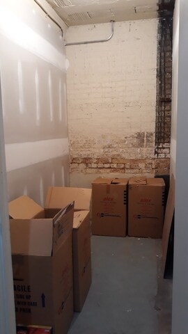 Building Photo - 1427 W Elmdale Ave