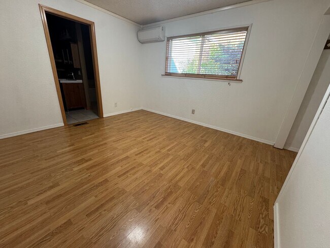 Building Photo - 3 Bed, 2 Bath in Anacortes WATER VIEW and ...