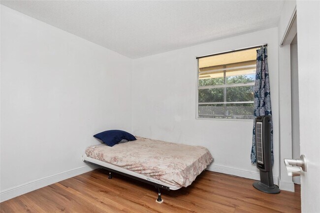 Building Photo - 1237 SW 46th Ave