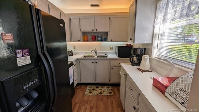 Building Photo - 2600 SE Ocean Blvd