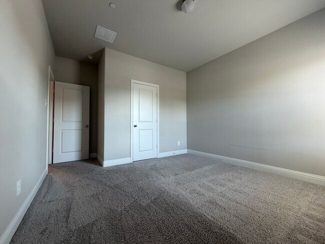 Building Photo - 624 Hutchinson Ln