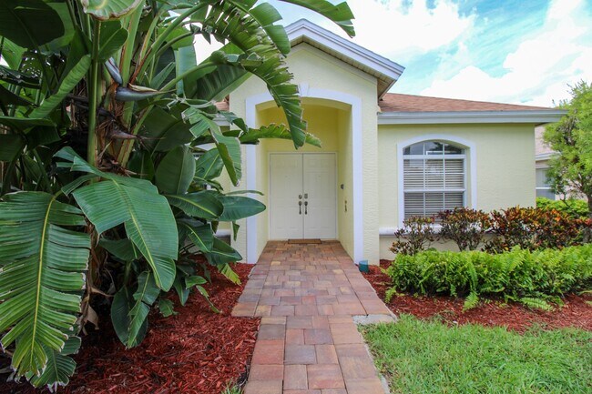 Building Photo - ** 4 BED-3 BATH PRIVATE SINGLE FAMILY POOL...