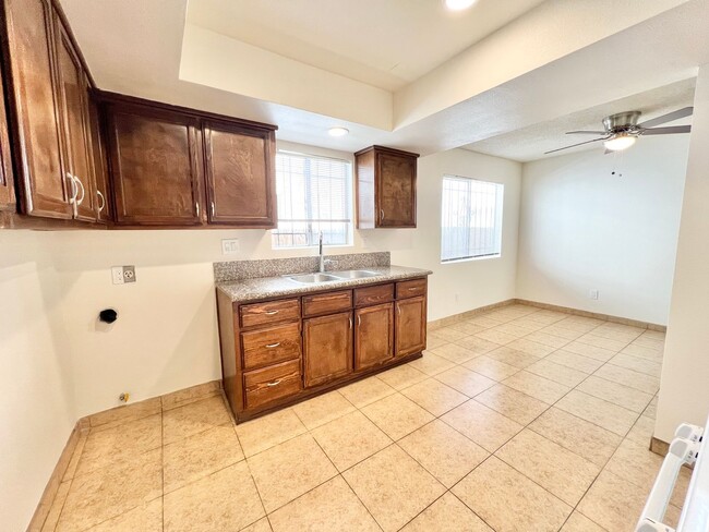 Building Photo - Beautiful First floor 3 bedroom Rose Park ...
