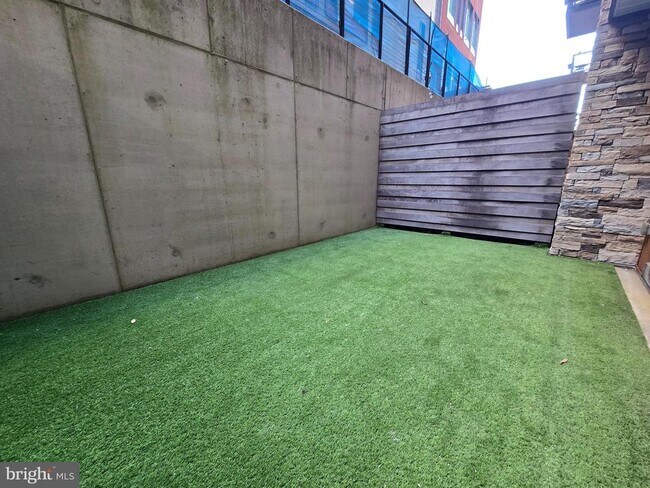 Building Photo - 1320 Fenwick Ln