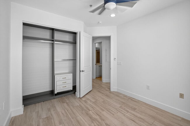 Building Photo - 508 N Birch Rd