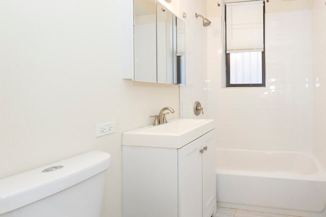 3627.5.Dickens.G-7 - 3625 W. Dickens St.