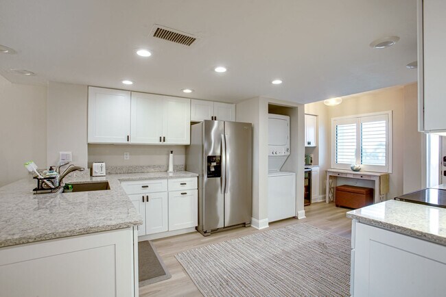 Building Photo - 4263 Bay Beach Ln