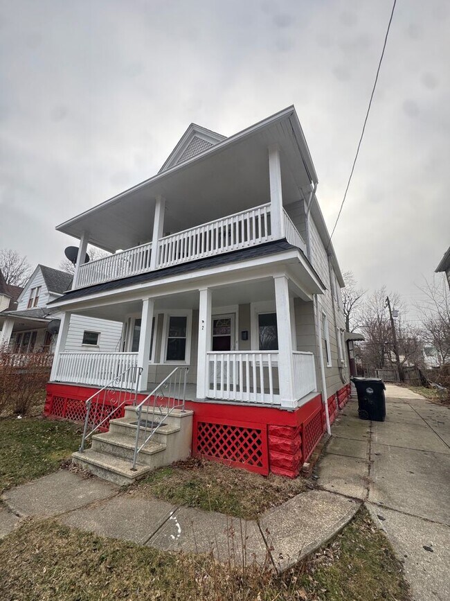 Building Photo - 692 E 128th St