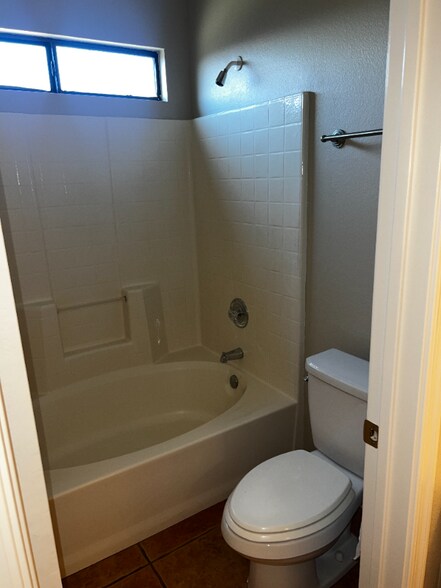 Building Photo - 8807 W Shaw Butte Dr