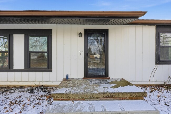 Building Photo - 566 E 10th St