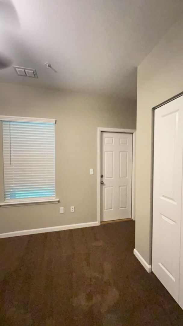 Building Photo - 3/3 condo convenient to FSU, FAMU, TSC, re...