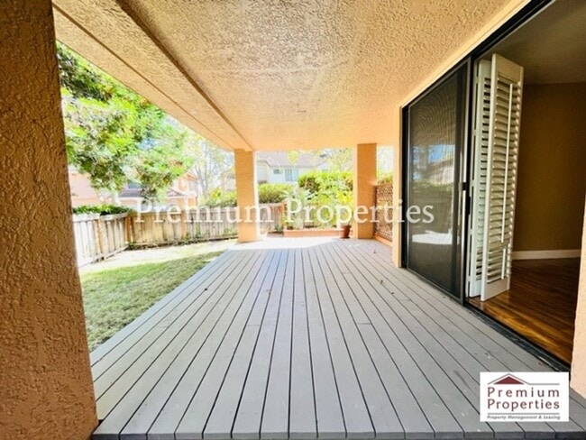 Building Photo - Beautiful 2BD/2BA Condo Unit in the Gated Community of Lakemont at Canyon Lakes- San Ramon