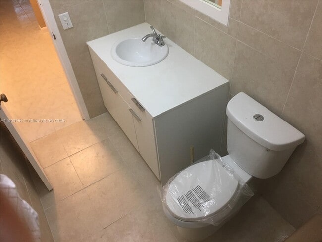 Building Photo - 555 NE 123rd St