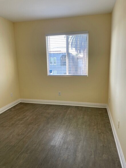 Building Photo - 3988 Denker Ave