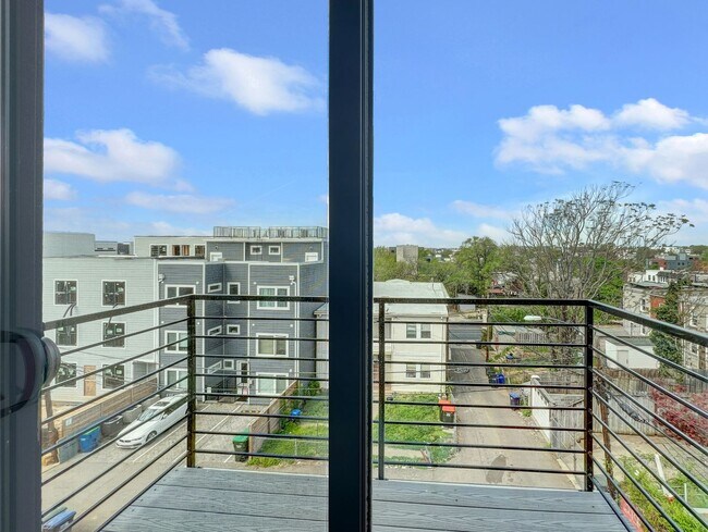 Building Photo - 1026 18th St NE