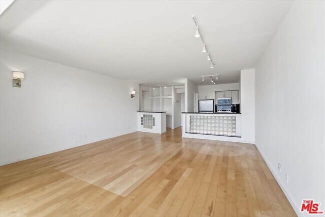Building Photo - 969 Hilgard Ave