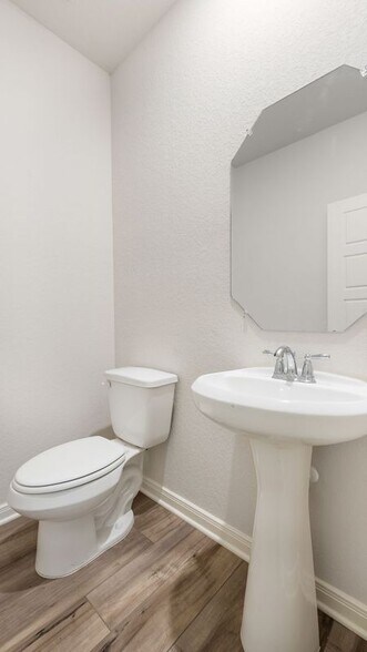 Building Photo - 10226 Juniper Oaks